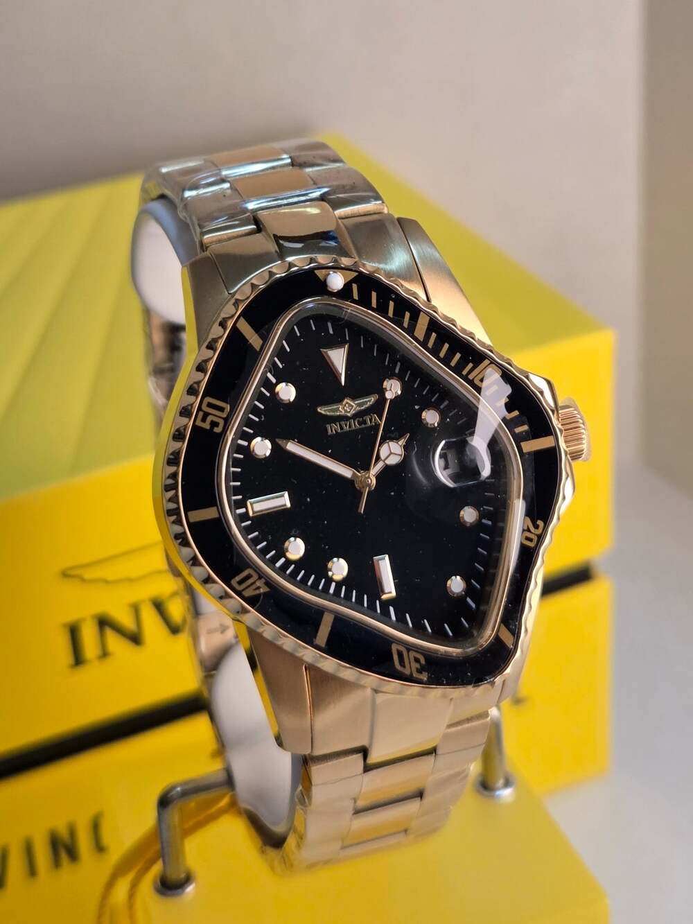 Invicta Artist Surreal 51004 Melting Watch Gold Black Dial Quartz 40mm New